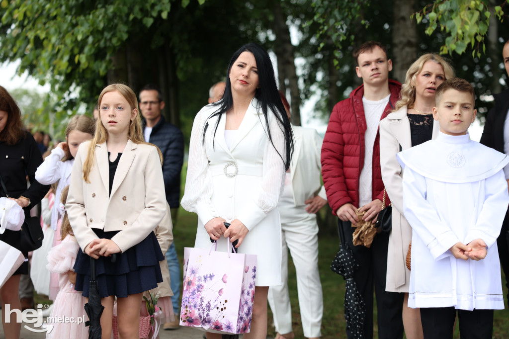 Procesja w miejscowości Rożniaty