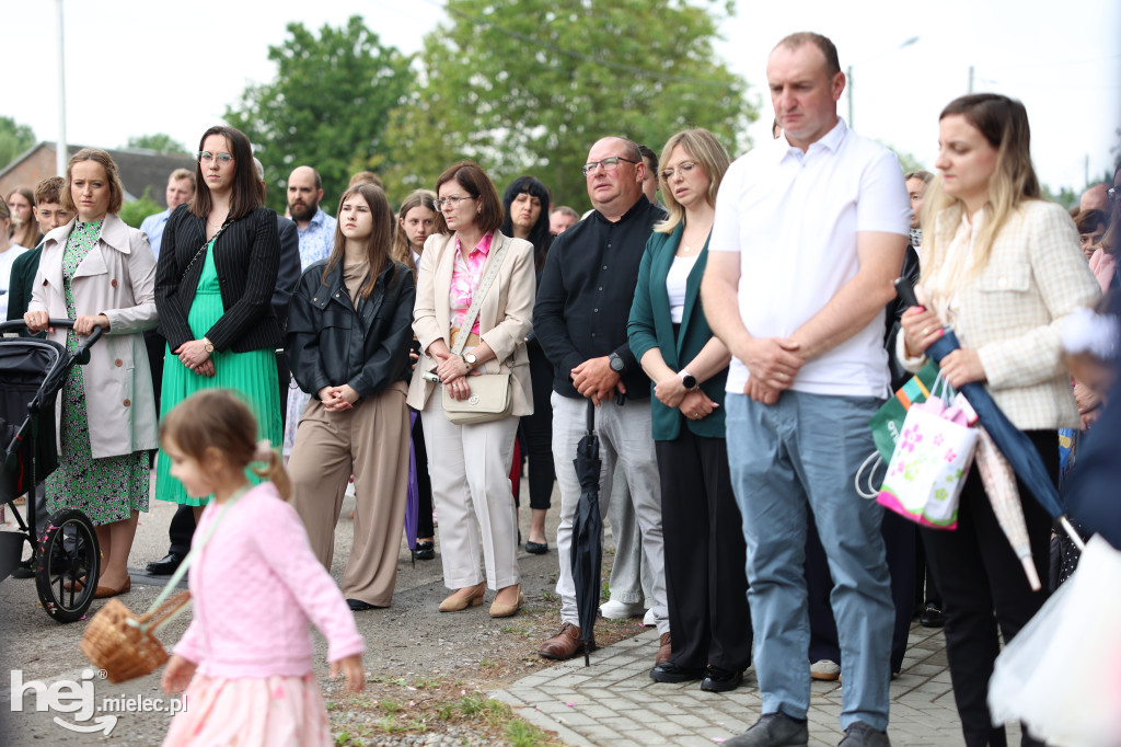 Procesja w miejscowości Rożniaty