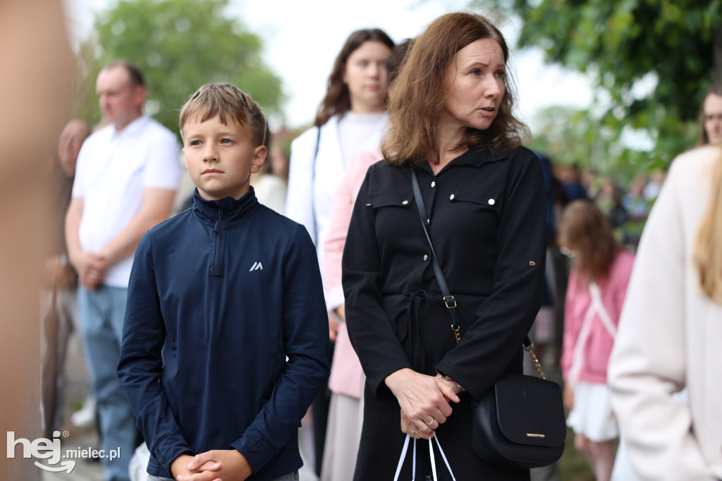 Procesja w miejscowości Rożniaty
