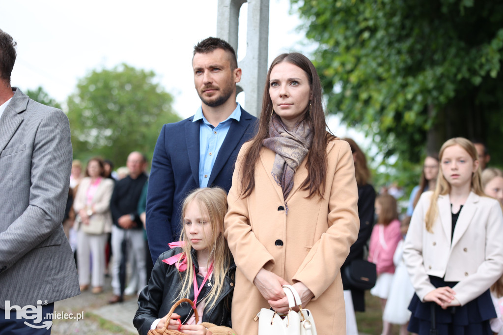 Procesja w miejscowości Rożniaty