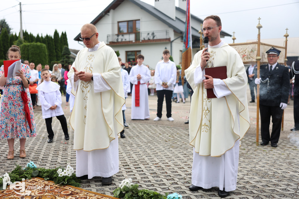 Procesja w miejscowości Rożniaty