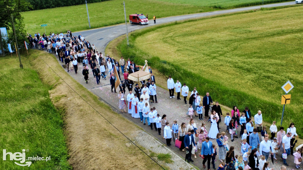 Procesja w miejscowości Rożniaty