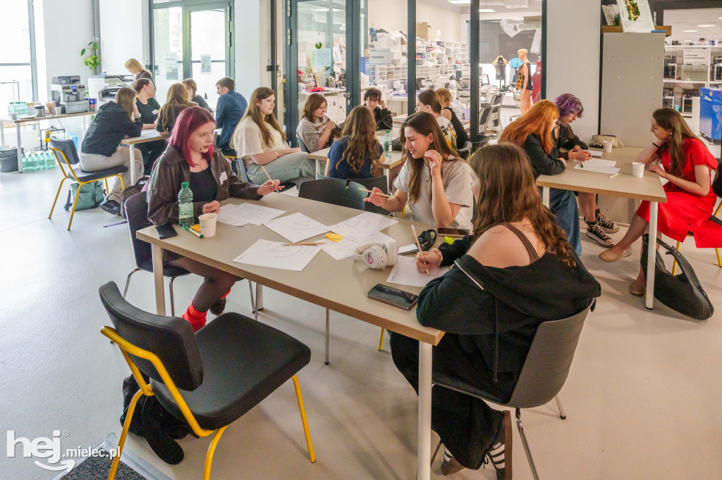 Uczennice mieleckiego „Elektryka” w prestiżowym projekcie Future Fashion