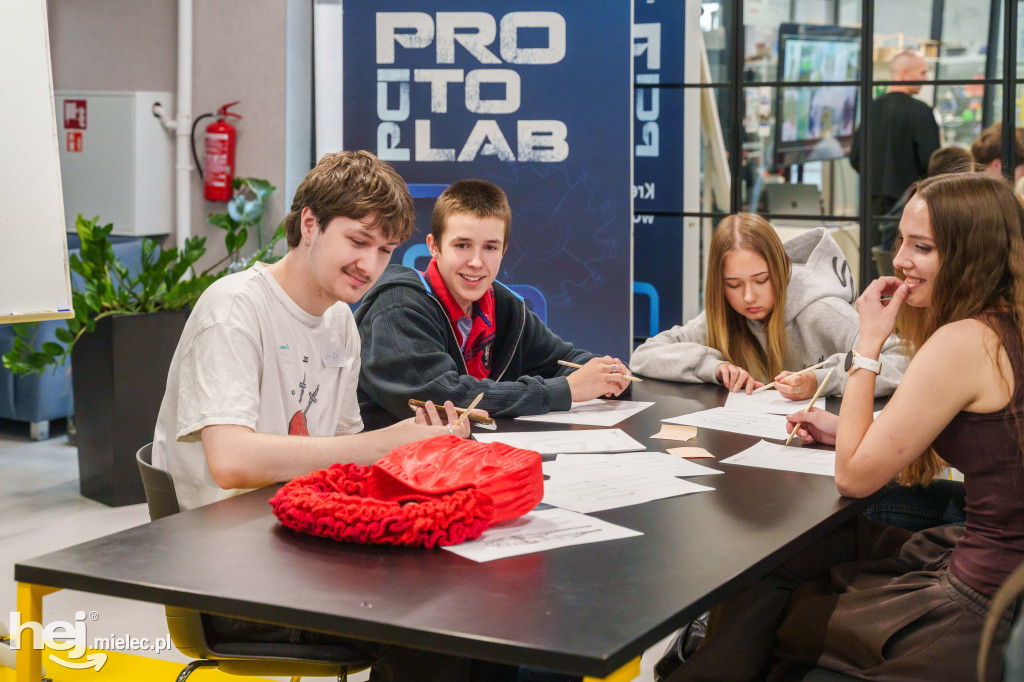 Uczennice mieleckiego „Elektryka” w prestiżowym projekcie Future Fashion