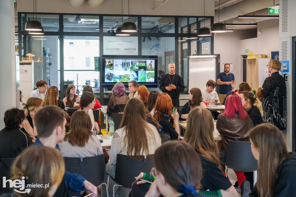 Uczennice mieleckiego „Elektryka” w prestiżowym projekcie Future Fashion