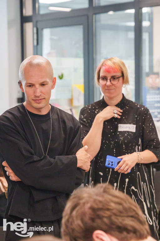 Uczennice mieleckiego „Elektryka” w prestiżowym projekcie Future Fashion