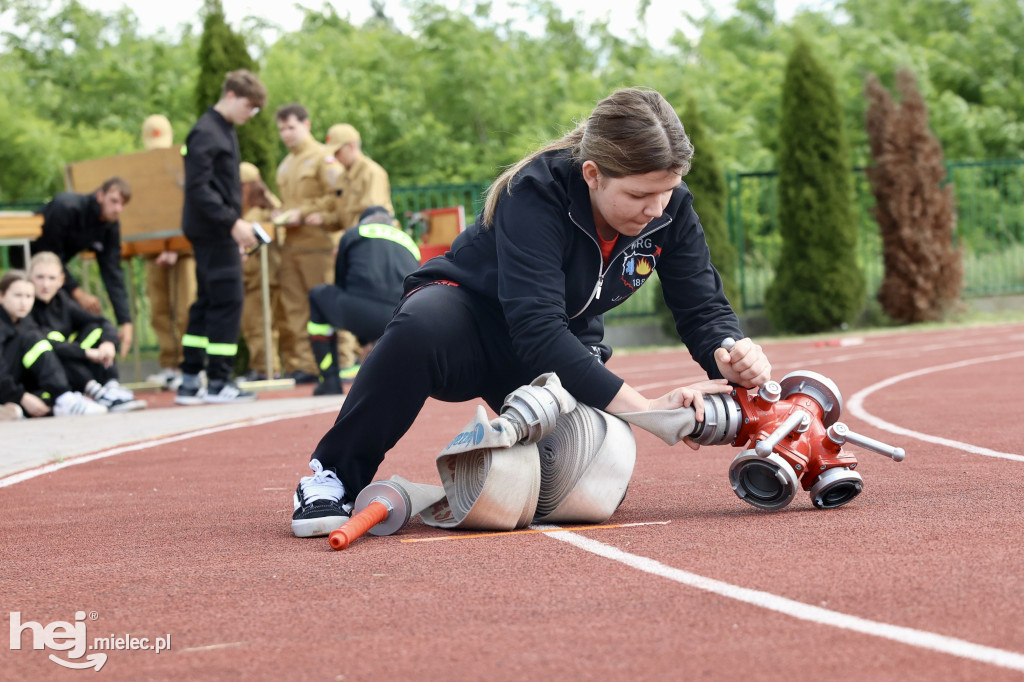 Gminne Zawody Sportowo-Pożarnicze Młodzieżowych Drużyn Pożarniczych z gminy Tuszów Narodowy.