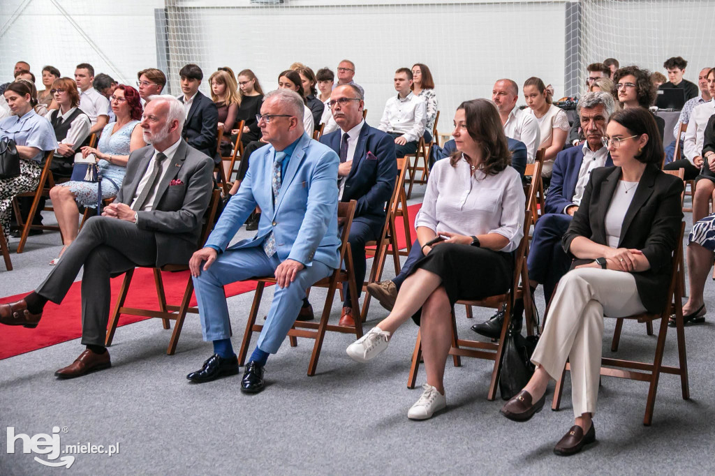 Najlepsi uczniowie nagrodzeni