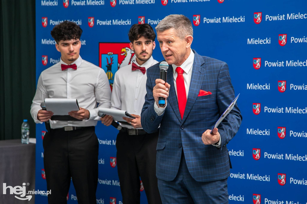 Najlepsi uczniowie nagrodzeni