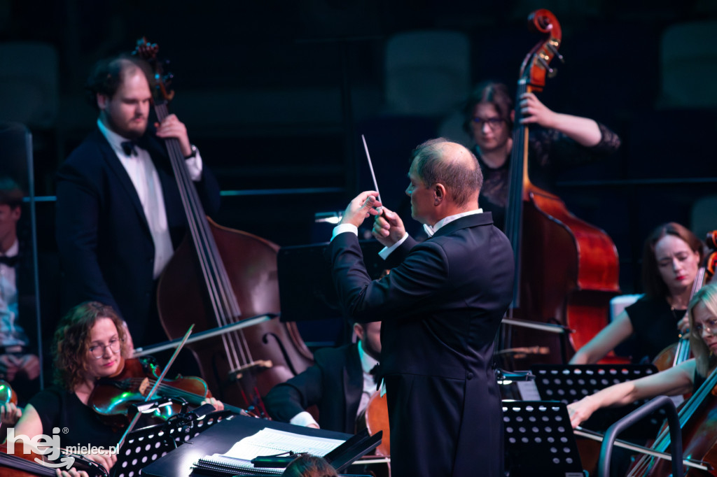 Koncert Mieleckiej Orkiestry Symfonicznej w hali MOSiR