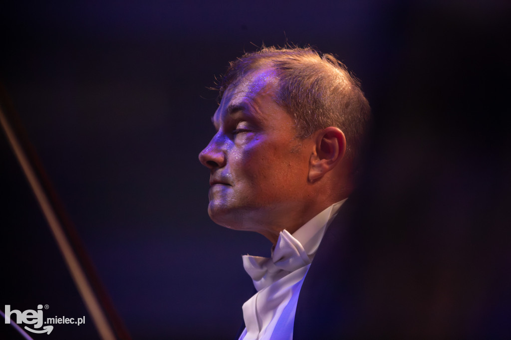 Koncert Mieleckiej Orkiestry Symfonicznej w hali MOSiR