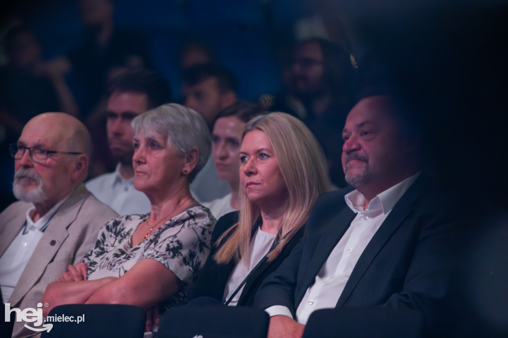 Koncert Mieleckiej Orkiestry Symfonicznej w hali MOSiR