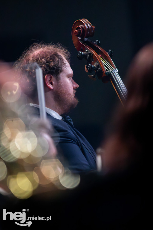 Koncert Mieleckiej Orkiestry Symfonicznej w hali MOSiR