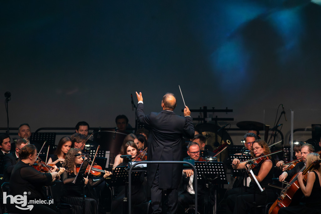 Koncert Mieleckiej Orkiestry Symfonicznej w hali MOSiR