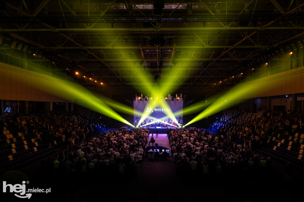 Koncert Mieleckiej Orkiestry Symfonicznej w hali MOSiR