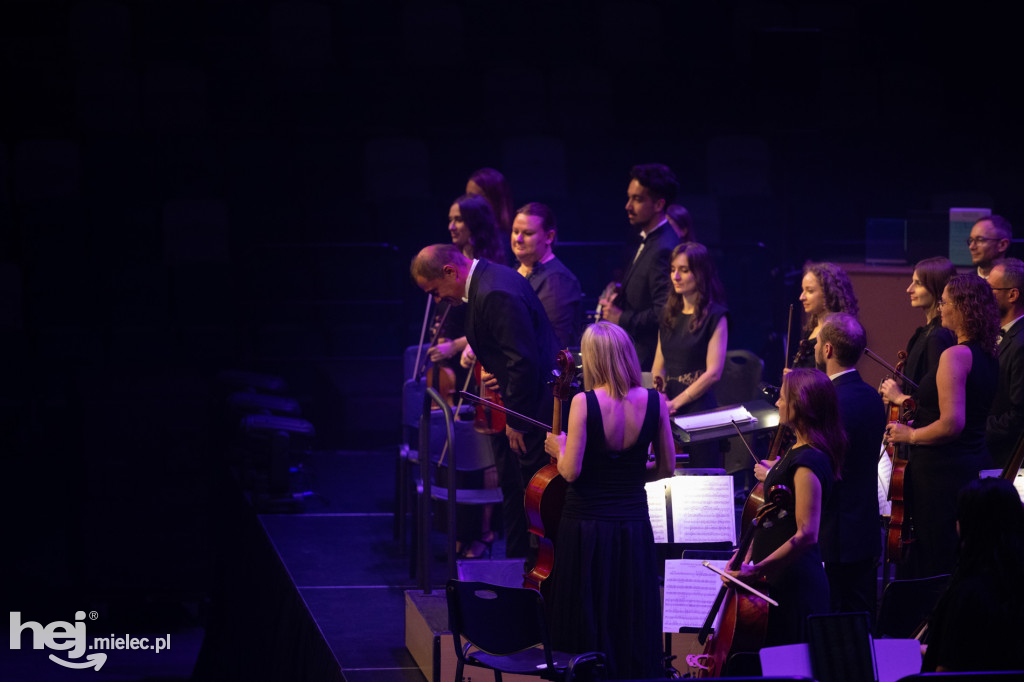 Koncert Mieleckiej Orkiestry Symfonicznej w hali MOSiR