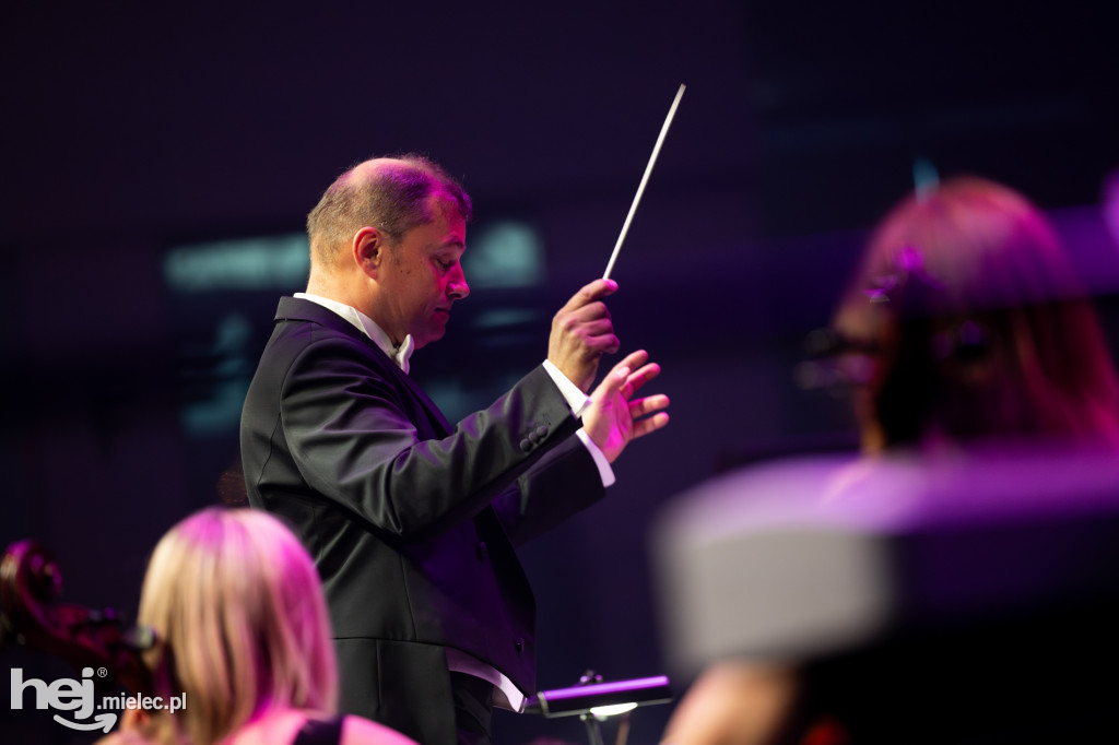 Koncert Mieleckiej Orkiestry Symfonicznej w hali MOSiR