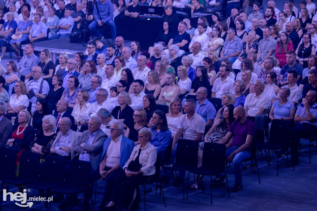 Koncert Mieleckiej Orkiestry Symfonicznej w hali MOSiR