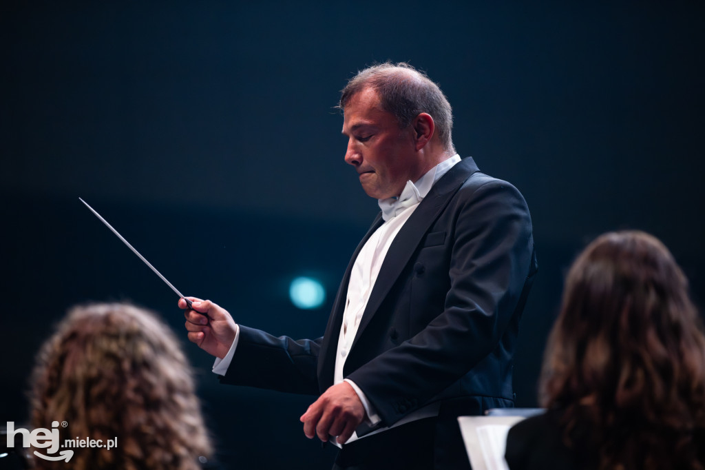 Koncert Mieleckiej Orkiestry Symfonicznej w hali MOSiR