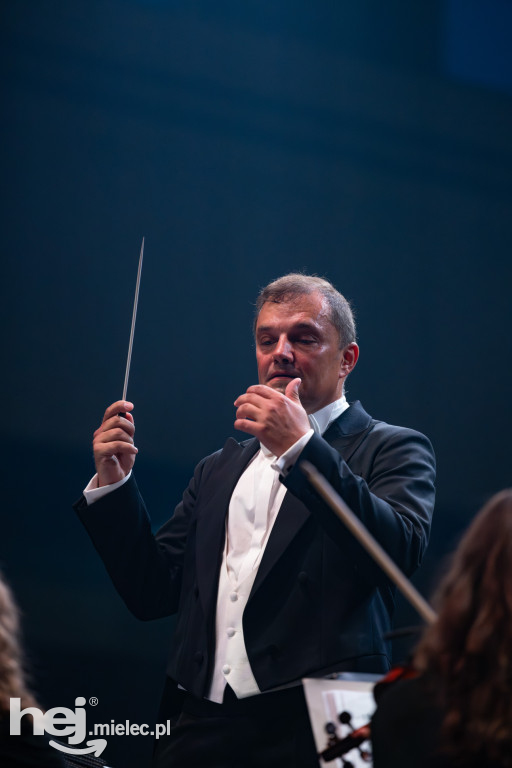 Koncert Mieleckiej Orkiestry Symfonicznej w hali MOSiR
