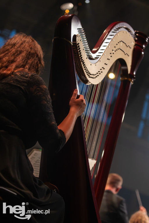 Koncert Mieleckiej Orkiestry Symfonicznej w hali MOSiR