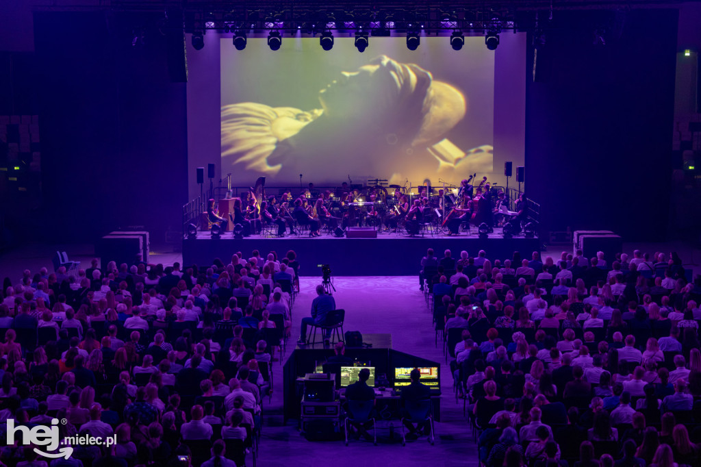 Koncert Mieleckiej Orkiestry Symfonicznej w hali MOSiR