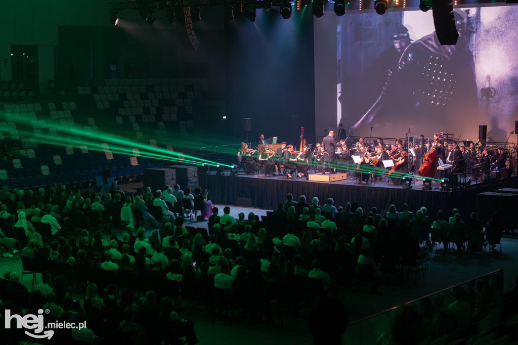 Koncert Mieleckiej Orkiestry Symfonicznej w hali MOSiR