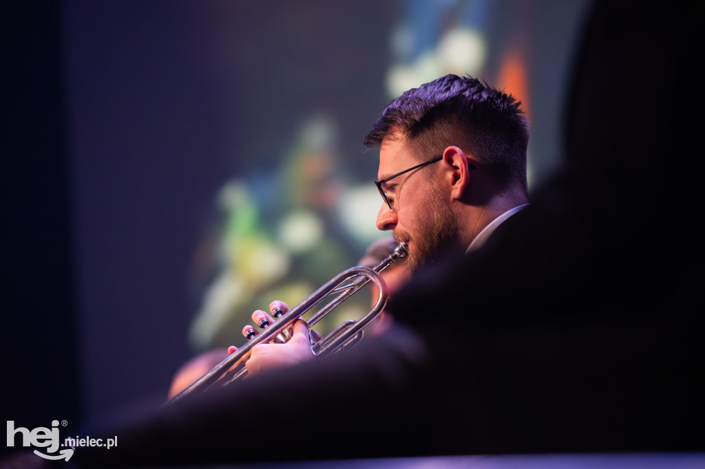 Koncert Mieleckiej Orkiestry Symfonicznej w hali MOSiR