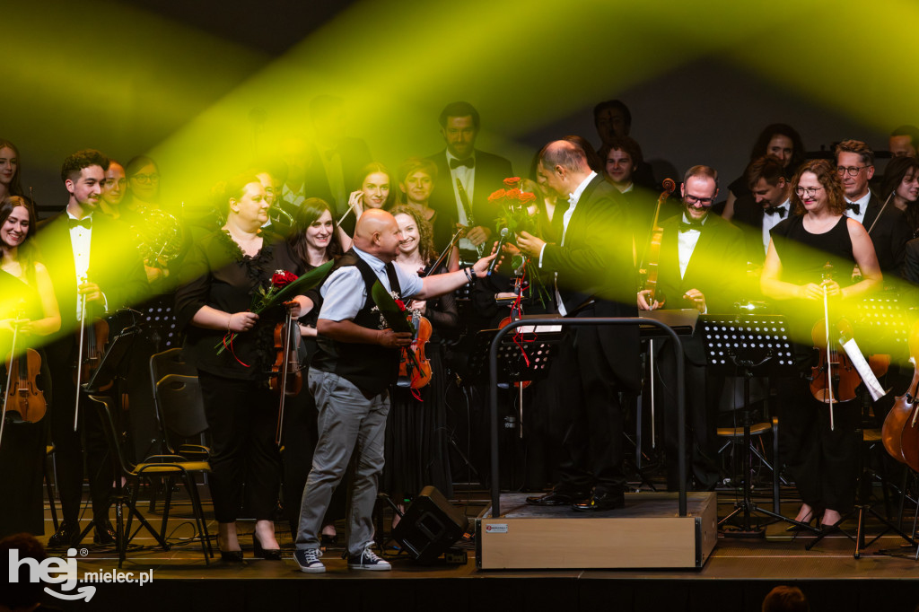 Koncert Mieleckiej Orkiestry Symfonicznej w hali MOSiR