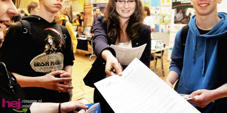Setki młodych na targach edukacji: szukamy dla siebie dobrej szkoły