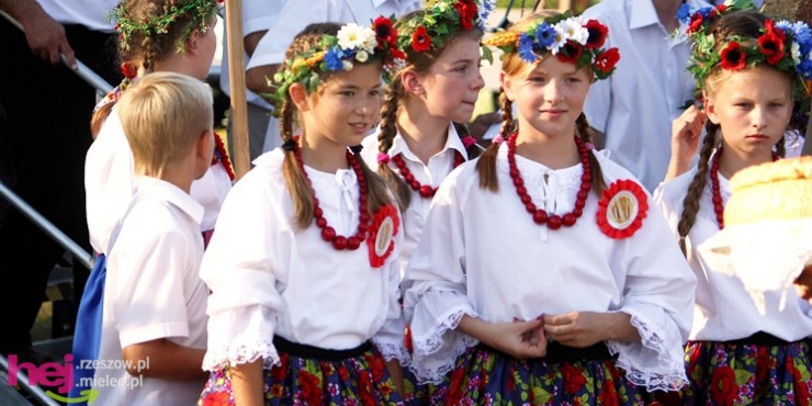 Gościnne Grochowe przyjęło całą gminę. Tuszowskie wieńce podziwiane przez mieszkań