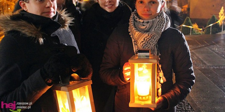 Betlejemskie Światło Pokoju dociera już do domów mielczan [ZDJĘCIA]