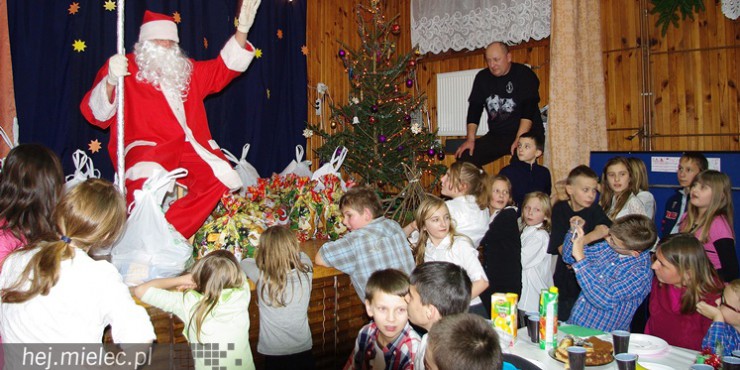 Świąteczne uroczystości dla podopiecznych świetlicy parafii MBNP [ZDJĘCIA]