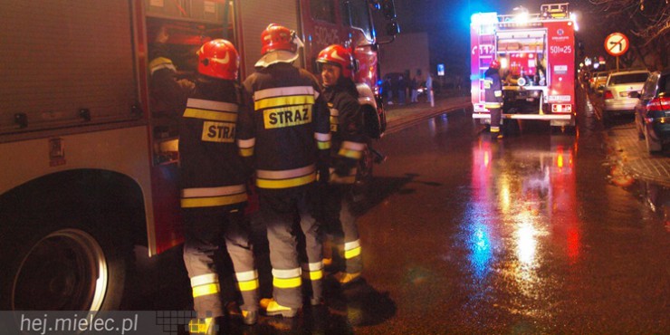 Pożar mieszkania na ulicy Biernackiego, ogień w przedpokoju [ZDJĘCIA]