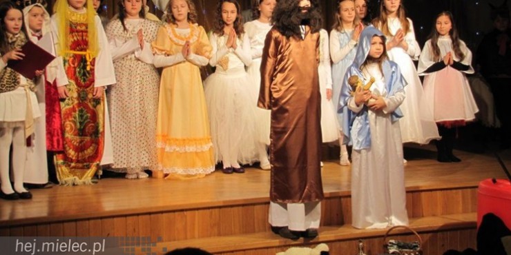 Szkolne Teatry Jasełkowe prezentowały się w Chorzelowie [ZDJĘCIA]