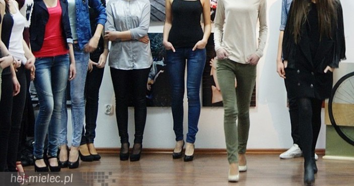 Przed Mielec Fashion Time: Profesjonalna lekcja modelingu w Agencji Reklamex