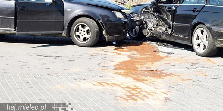 Wypadek na ulicy Szafera. Dwoje dzieci w szpitalu [FOTO]