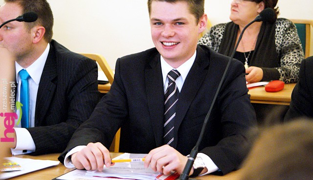 Nawałnica nad miastem i błyskawiczne podtopienia. Wylał potok w Trześni