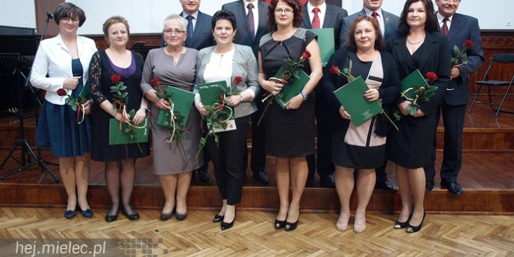 Dziesięciu najlepszych nauczycieli zostało uhonorowanych przez Starostwo Powiatowe