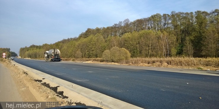 Południowy etap budowy obwodnicy Mielca na finiszu [FOTO]
