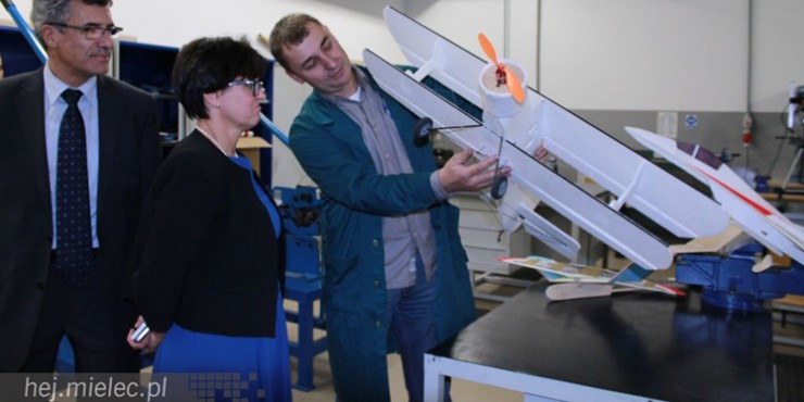 Minister Edukacji w Mielcu odwiedziła także modelarzy [FOTO]