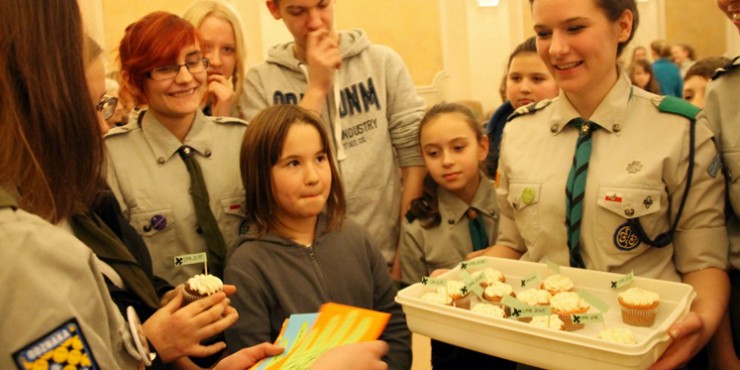 Gra miejska oraz kominek na Dzień Myśli Braterskiej