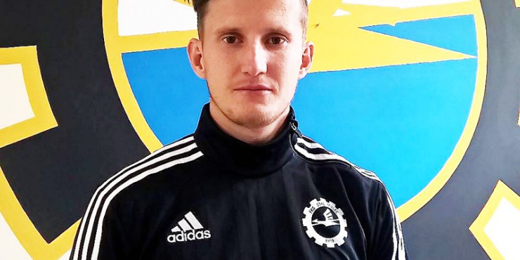 Dachowanie volkswagena w Kiełkowie. Opona pękła podczas jazdy