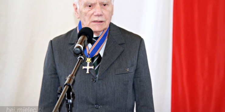 Jerzy Dębicki odznaczony Krzyżem z Mieczami Orderu Krzyża Niepodległości. "Zasługi