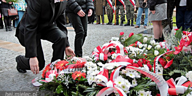 Pijany kierowca rozbił się pod komendą Policji [FOTO]