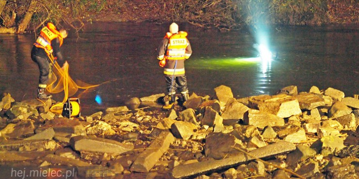 Poszukiwania kobiety, która zaginęła w Wisłoce [FOTO]