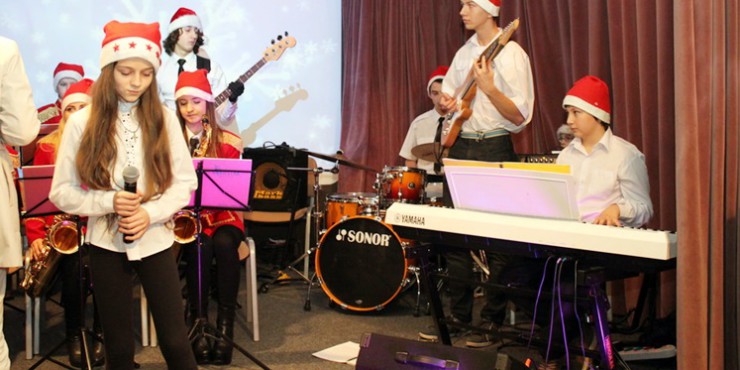  Orkiestra Huty Szkła ze Staszowa zagrała w Przecławiu