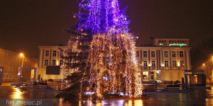 Świąteczne dekoracje świecą już w całym mieście [FOTO]