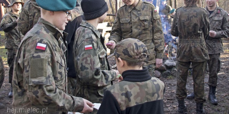 Połamali się opłatkiem na leśnej polanie Niezłomnych [FOTO]