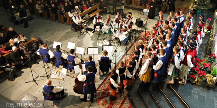 Szesnastu wykonawców i liczna publiczność na Mieleckim Kolędowaniu [ZDJĘCIA]